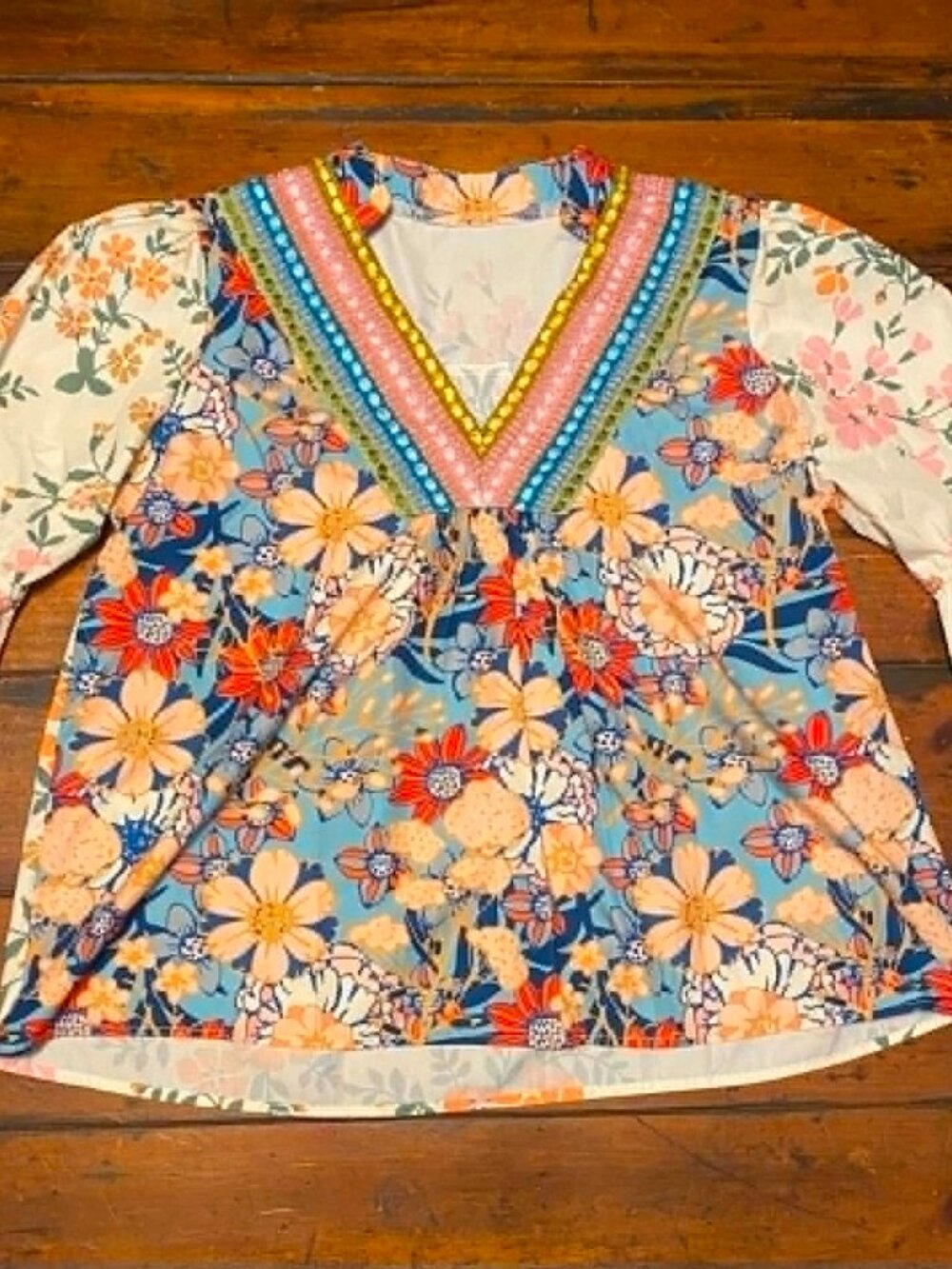 Women’s Floral V Neck Blouse, Size M